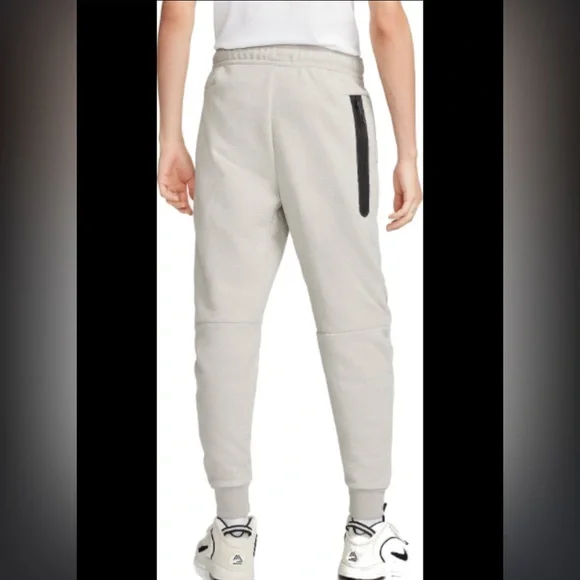 Men’s Nike Sweatpants Tech Fleece - Picture 2 of 6
